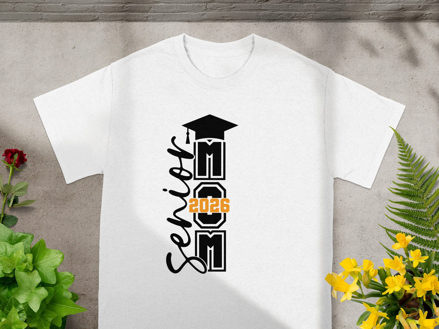 Senior Mom 2026 Graduation T-shirt for Proud Parents