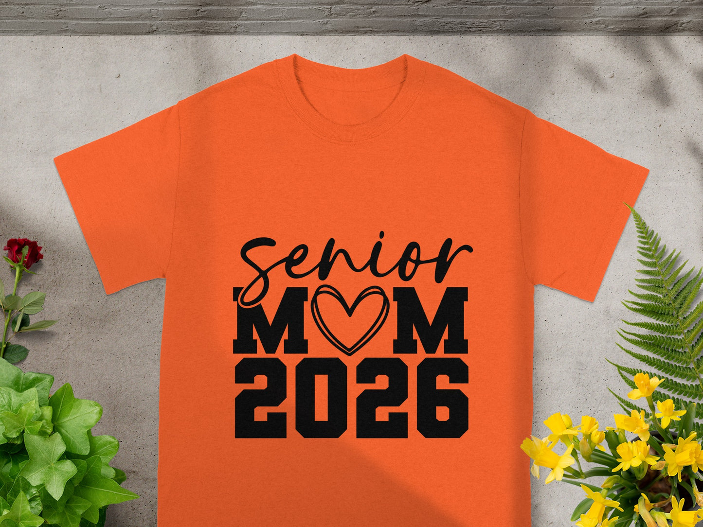 Senior Mom 2026 Heart Design Graphic T-Shirt