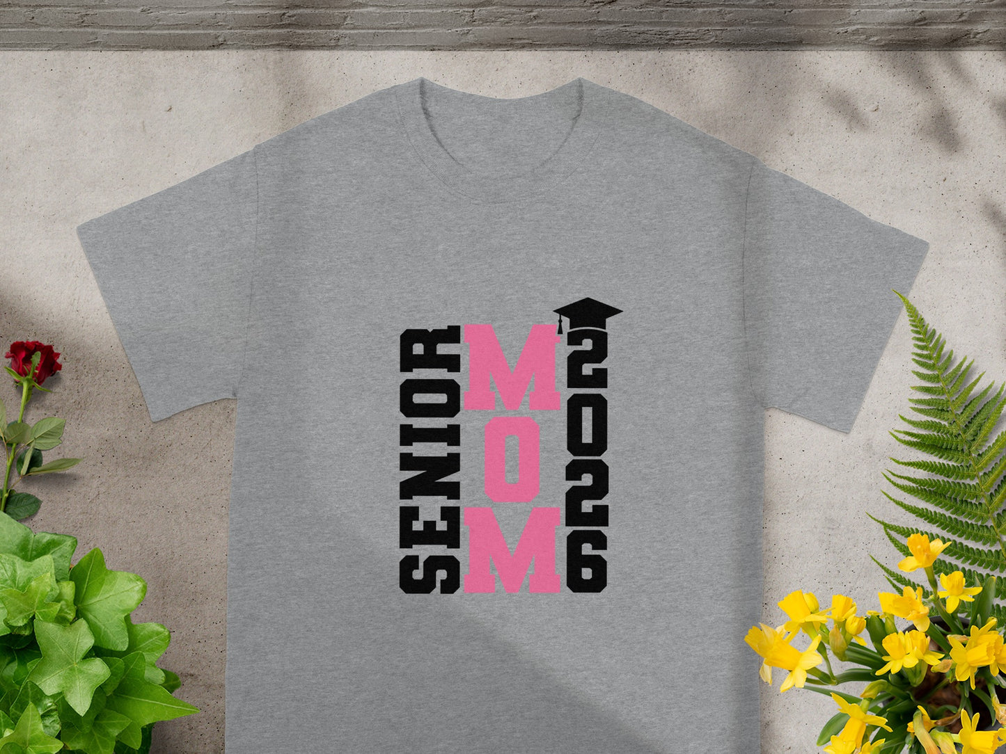 Senior Mom 2026 Graduation Year Design T-shirt