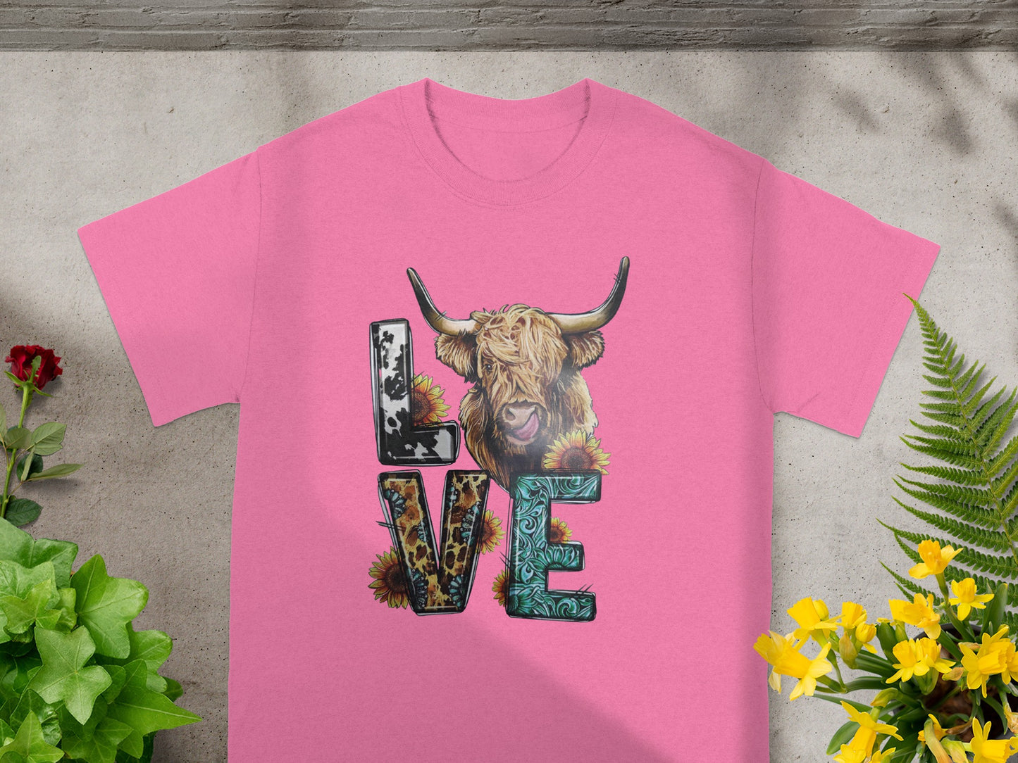 Cute Highland Cow LOVE T-Shirt Perfect Gift Idea