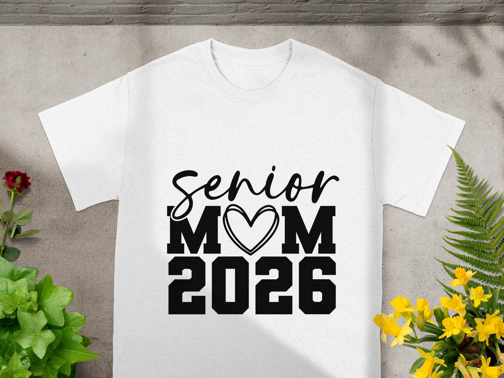 Senior MOM 2026 Heart Design T-Shirt Graduation Gift